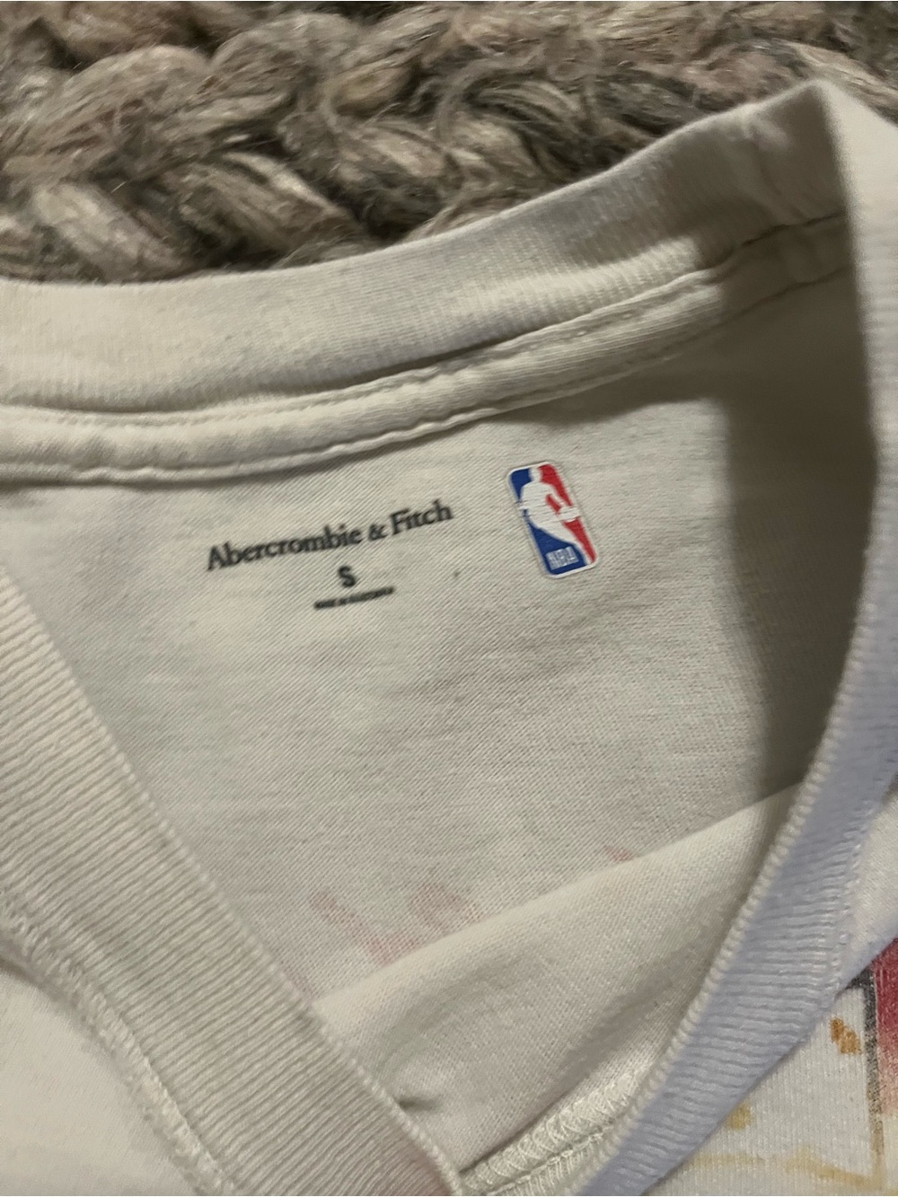 Abercrombie & Fitch White Chicago Bulls '6x Champions' Graphic Tee - Picture 2 of 3